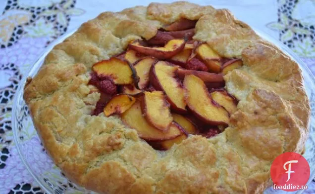 Crostata De Fructe Cu Sâmburi Cu Crustă De Alac
