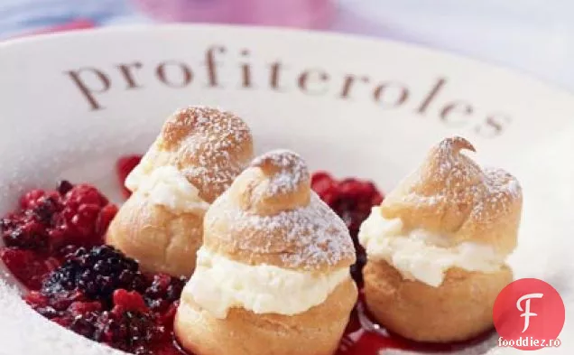 Profiterole cu Coulis de fructe de pădure