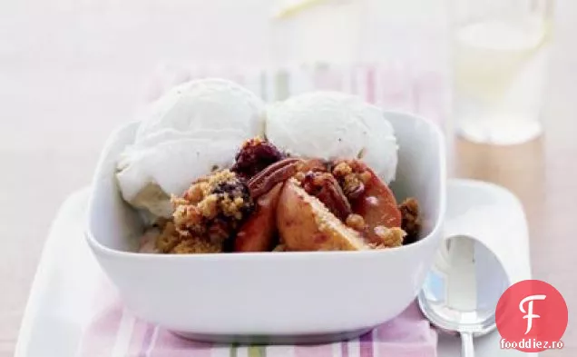 Nectarine-Boysenberry Vanilie-Pecan Crisp