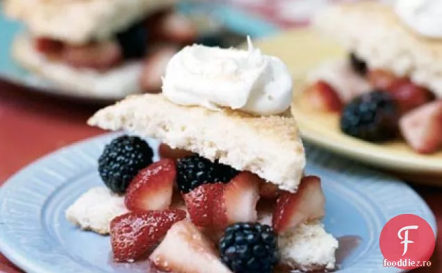 Shortcakes cu fructe de padure proaspete