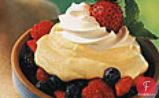 Mousse de lămâie cu fructe de pădure proaspete