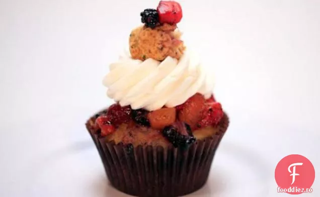 Cupcakes Shortcake Cu Piersici Și Fructe De Pădure