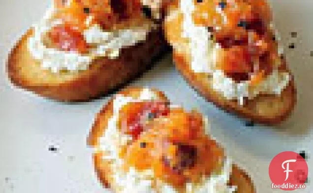 Crostini cu brânză de capră cu marmeladă de portocale și piper negru