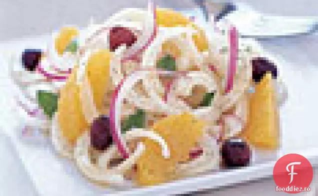 Salată siciliană de fenicul și portocale cu ceapă roșie și mentă
