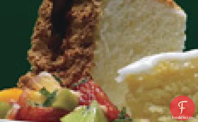 Tort de mâncare Orange Angel cu sos de Caramel și compot de fructe tropicale