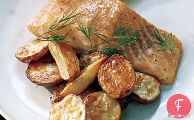Somon prăjit și cartofi cu mărar