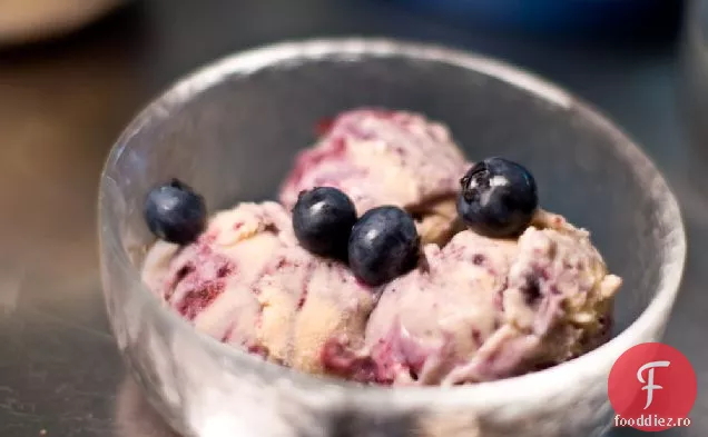 Gelato De Ceai Negru Cu Vârtej De Afine