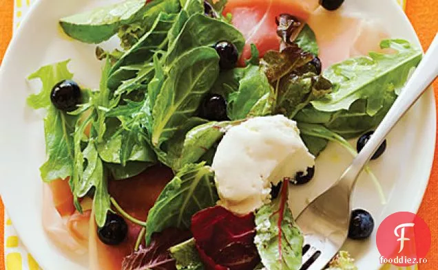 Salată de afine și Prosciutto