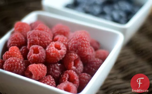 Popsicles tricolor cu fructe de pădure și Kefir pentru 4 iulie