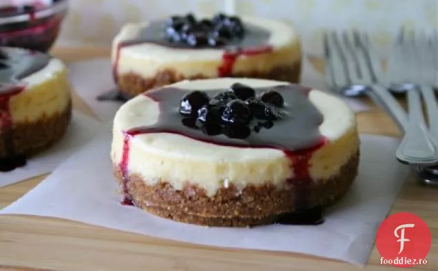 Cheesecakes Individuale De Lămâie Cu Compot De Afine