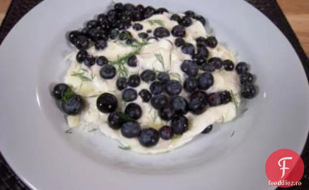 Omletă de albuș de ou cu afine și Creme Fraiche