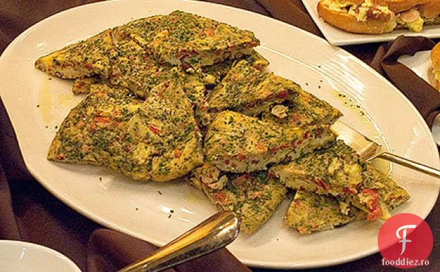 Frittata Cu Fasole, Piper Prăjit, Roșii Și Pesto