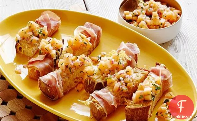 Crostini înveliți în Prosciutto cu Salsa de pepene galben Crudo