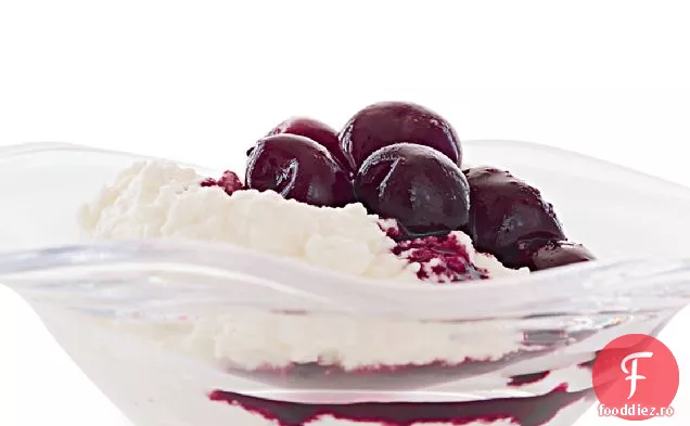 Cireșe Port-Mulled cu Ricotta