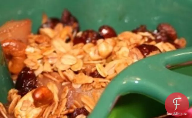 Cinci ingrediente cu conținut scăzut de grăsimi pear-cherry Crisp
