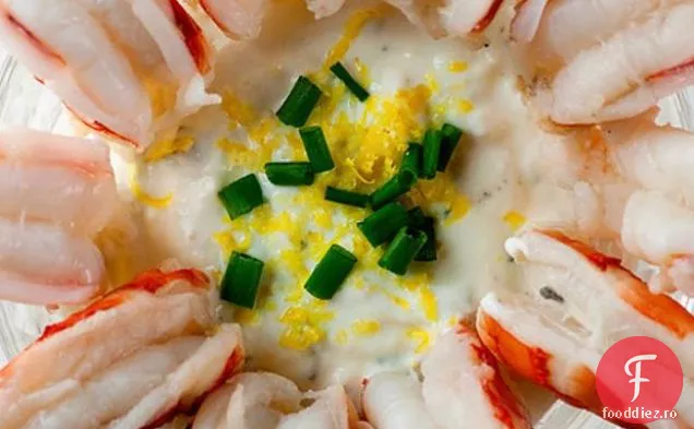 Creveți Poșați Cu Sos De Scufundare De Hrean Cu Smântână