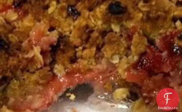Rubarbă Cherry Crisp