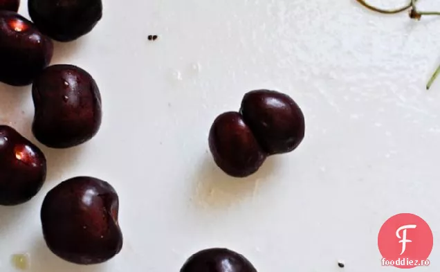 Quinoa Proaspătă De Cireșe Și Pecan