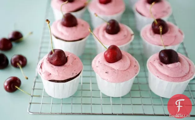 Cupcakes Cu Cireșe De Ciocolată Vegană