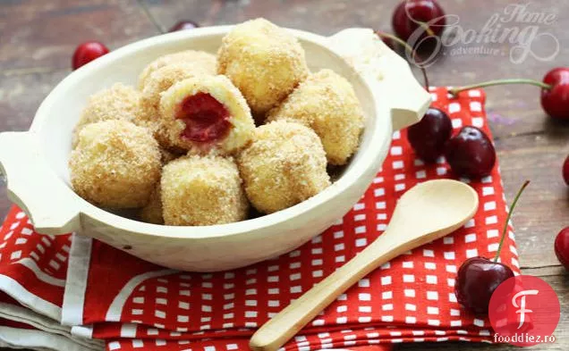 Găluște De Cireșe Și Brânză Dulce