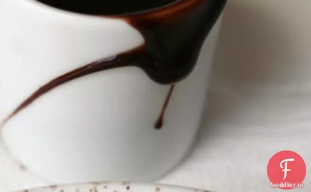 Fistic, Caju Și Nuga De Cireșe Glace Cu Ciocolată Caldă S