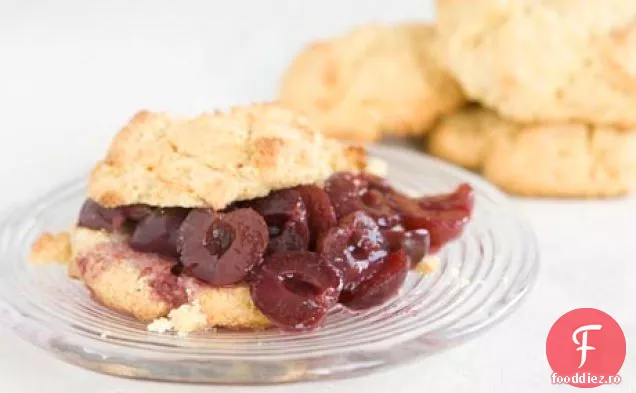 Shortcakes De Porumb Cu Compot De Cireșe