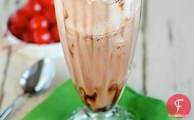 Cherry Chocolate Ice Cream Float De La Maga Simplă Și Delicioasă