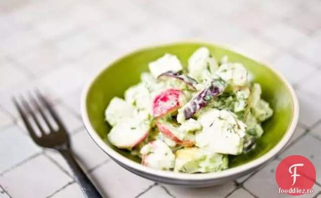 Salată De Pui Și Ridiche Cu Sos Cremos De Avocado