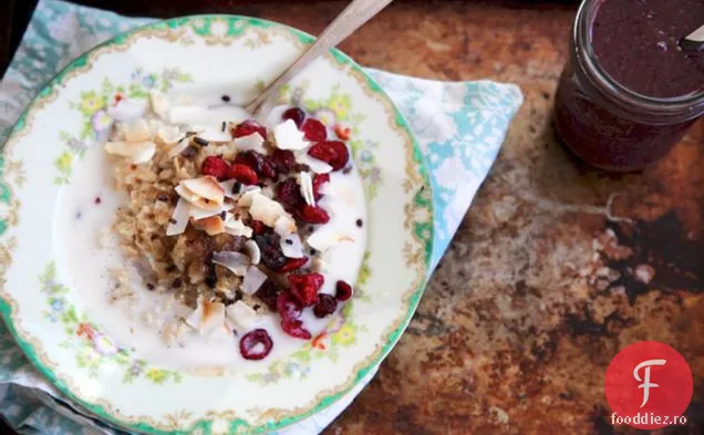 Fulgi De Ovăz Din Semințe De In De Nucă De Cocos Prăjită Cu Afine