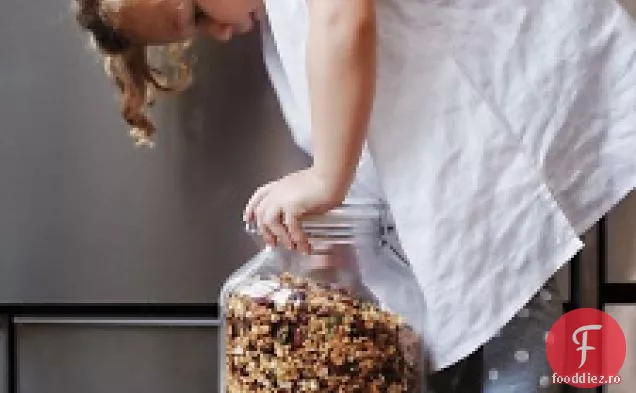 Muesli Prăjiți Cu Mei, Nucă De Cocos, Fistic Și Afine