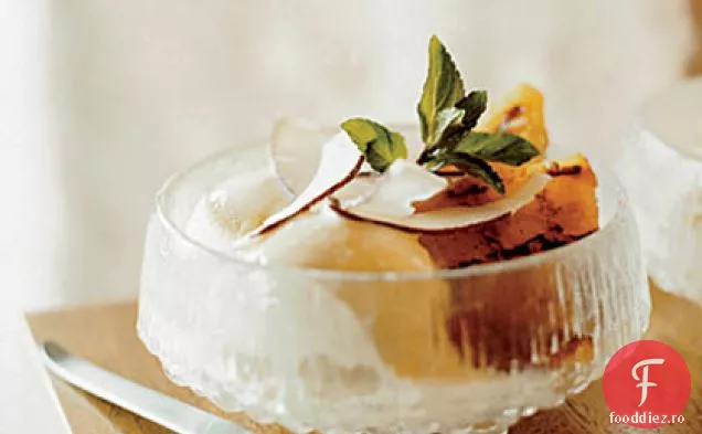 Sundaes de ananas caramelizat cu nucă de cocos