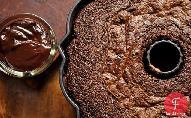 Tort Bogat De Ciocolată Cu Umplutură De Nucă De Cocos Și Ganache