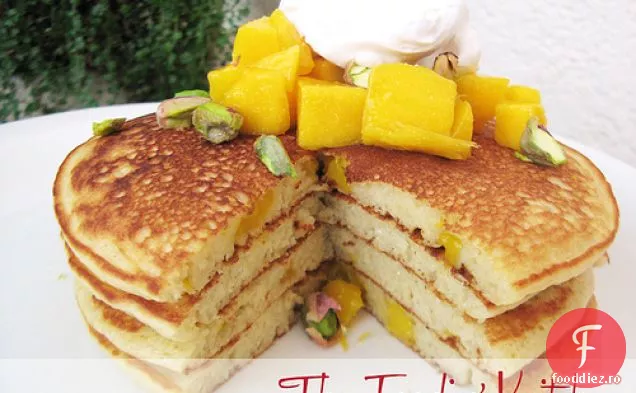 Clătită De Mango Cu Frișcă De Cocos