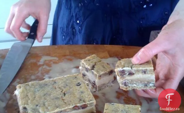 Pătrate Sandwich cu înghețată de cafea-caramel