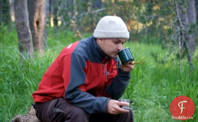 Rețetă ca Phe Sua Nong (cafea fierbinte Vietnameză) - stil de Camping