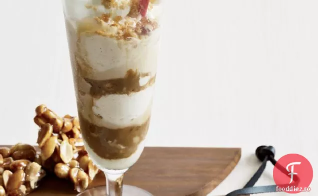 Sundaes de cafea vietnameză cu arahide zdrobite fragile
