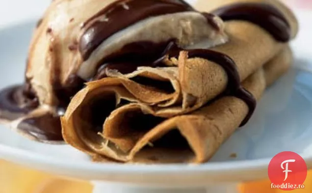 Crepe Espresso cu înghețată și sos de ciocolată neagră