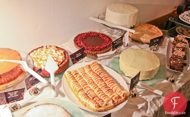 Tort De Mere Și Afine Cu Glazură De Zahăr Brun