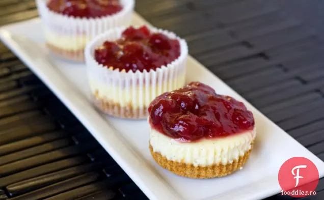 Mini Cheesecakes Cu Fasole De Vanilie Cu Topping De Afine De Vacanță