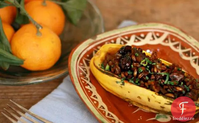 Delicata Squash Umplute Cu Ciuperci, Farro , Nuci Pecan & Uscate C