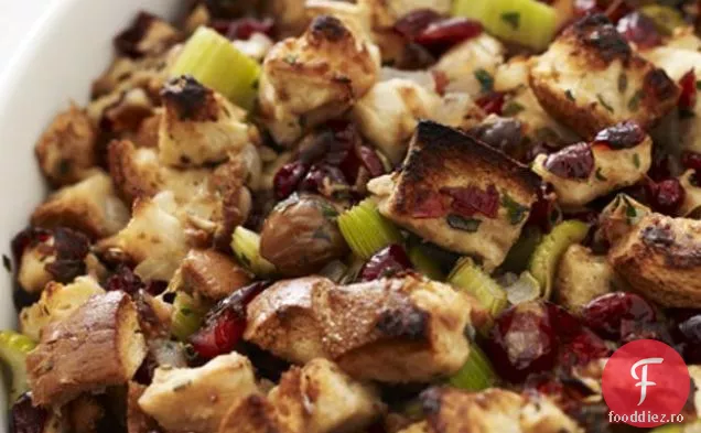 Umplutură De Challah Din Grâu Integral Cu Afine Uscate Și Salvie