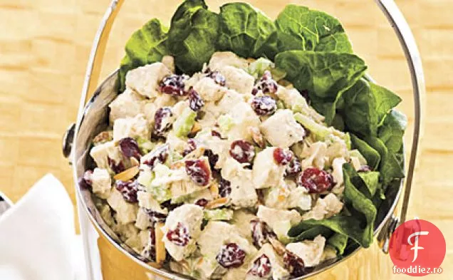 Salată De Pui Cu Afine-Migdale
