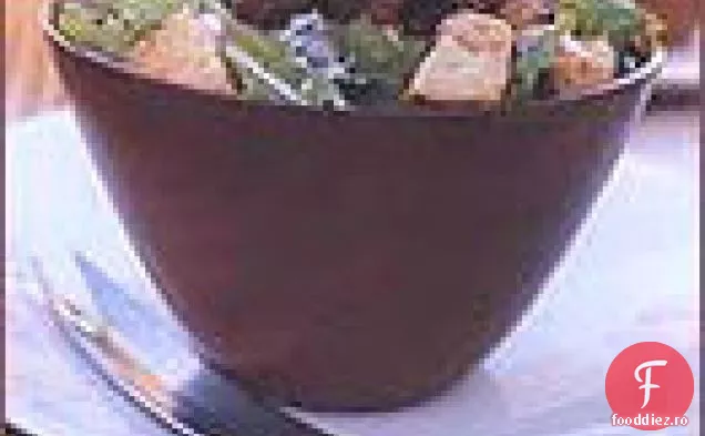 Salată Caesar cu carne de porc mărunțită