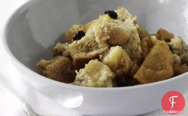 Budincă De Pâine Cu Pere, Coacăze Și Scorțișoară