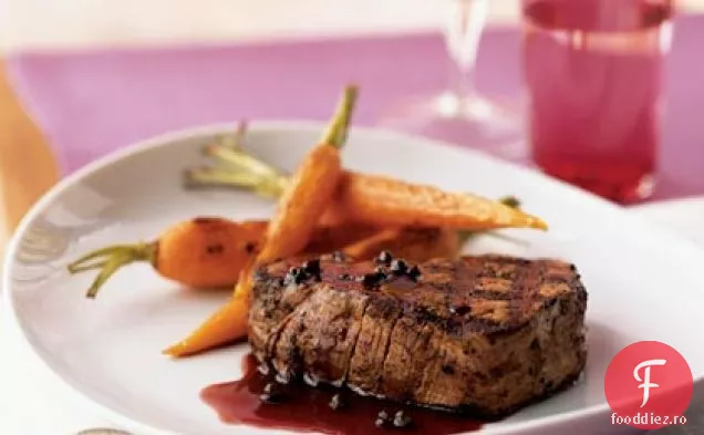 Filet mignon cu coacăz roșu-sos de boabe de piper verde