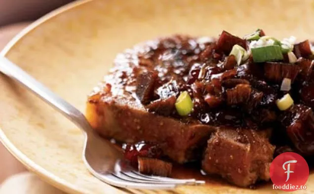 Cotlet de porc la grătar cu chutney de rubarbă