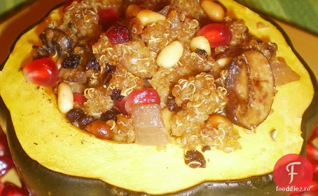 Dovleac De Ghindă La Cuptor Cu Quinoa Marocană Și Umplutură De Rodie