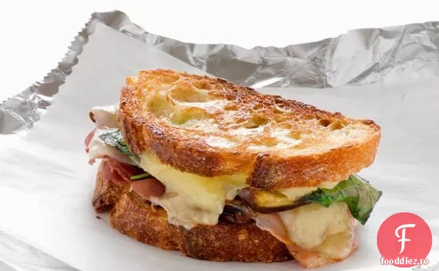 Brânză la grătar cu curmale și Prosciutto