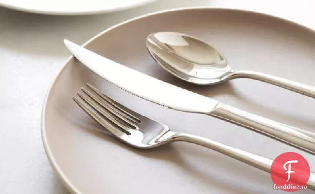 Pui fiert cu ceapă de șofran, cuscus Italian și curmale