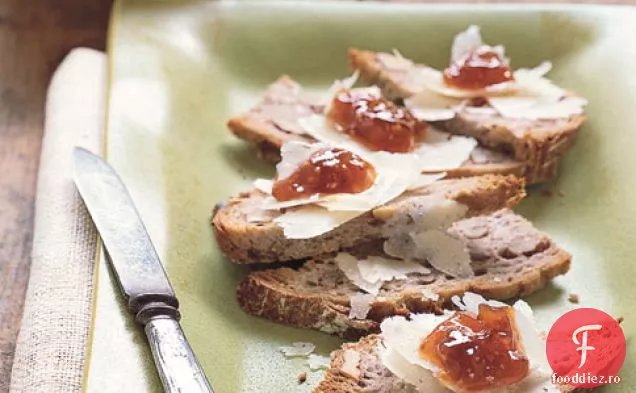 Pâine Prăjită De Nucă Cu Gem De Smochine Și Brânză Manchego